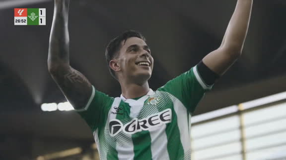 ¡Valentín Gómez ganó de arriba y marcó ante Barcelona!