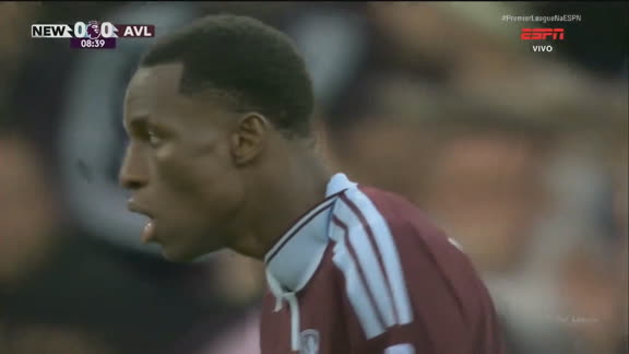 Perdeu! Nicolas Jackson fica cara a cara com o goleiro, mas chuta fraco; VEJA