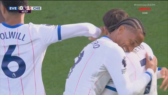 Gol do Chelsea! Pedro Neto completa de canhota após linda jogada com direito a toque de calcanhar e marca