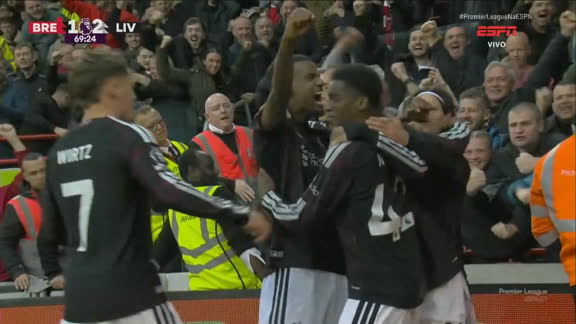 Gol do Liverpool! Isak volta a marcar na Premier League e vira contra o Brentford