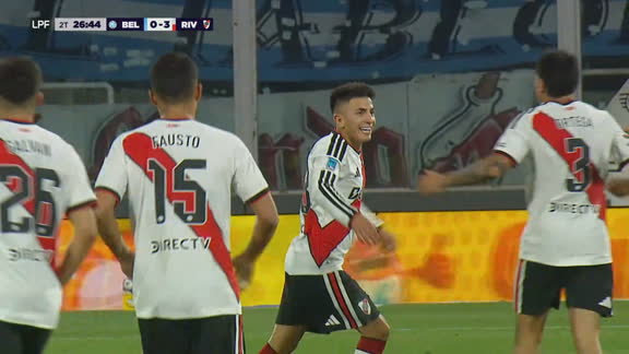 Aceleró, enganchó y fue pura precisión: golazo de Almada para el 3 a 0 de River