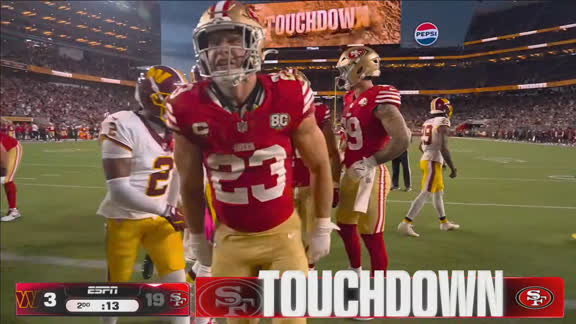 McCaffrey cruza el plano para su segundo acarreo de TD