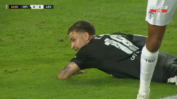 Thiago Nuss, cerca de abrir el marcador ante el Leverkusen en la Europa League