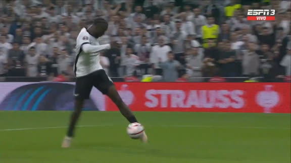 Zurdazo cruzado y a cobrar: Ndidi firmó el 1 a 0 de Besiktas en Turquía