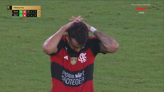 Paquetá perdeu! Muslera defende a segunda cobrança de pênaltis contra o Flamengo