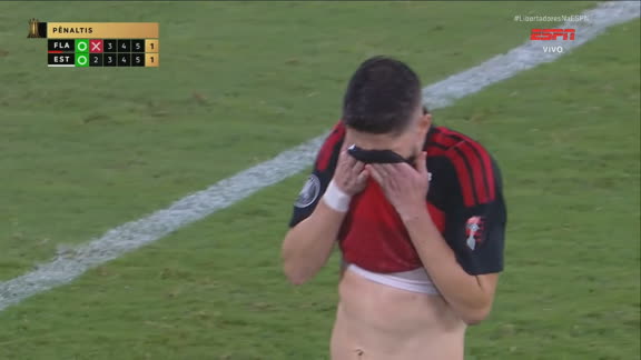 Jorginho perdeu! Meia do Flamengo bate mal, e Muslera defende a cobrança de pênalti