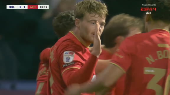 Gol do Middlesbrough! Aidan Morris recebe na pequena área após boa jogada coletiva e abre o placar