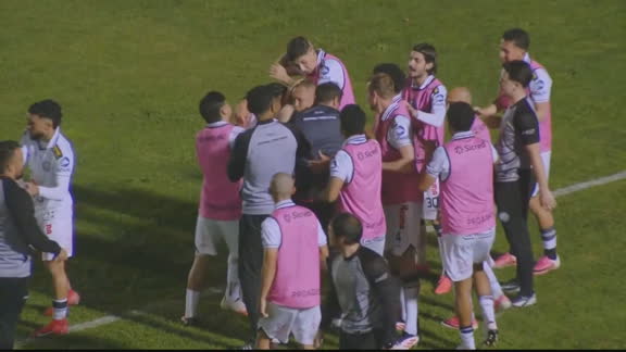 Gol do Operário-PR! Caio Dantas acerta lindo chute de fora da área e abre o placar contra o Athletic