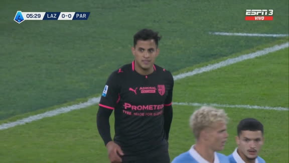 Rulo Romero, cerca de abrir el marcador ante la Lazio