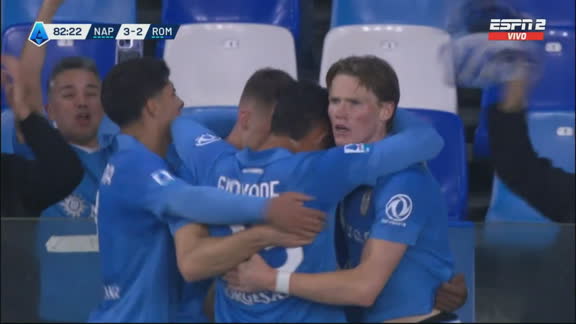 ¡Revivió Napoli! Golazo de McTominay para el 3-2 ante Roma