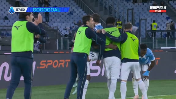 Que mala fortuna: Diego Carlos, en contra, anotó el 2-0 del Lazio ante el Parma