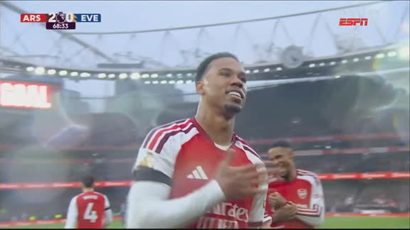 Gol brasileiro no Arsenal! Gabriel Magalhães desvia de cabeça e amplia contra o Everton na Premier League; VEJA
