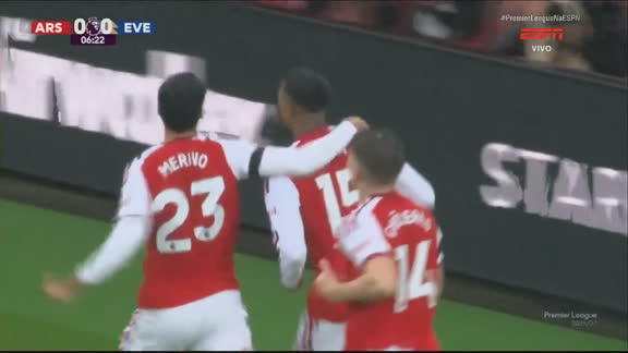 Gol do Arsenal! Konsa aproveita a sobra e abre o placar contra o Everton na Premier League; VEJA