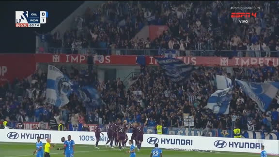 Gol do Porto! Borja Sainz aproveita bola espirrada e abre o placar contra o Gil Vicente; VEJA