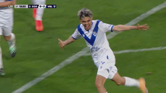¡Hay que cerrar el estadio! Pirueta espectacular de Ronaldo Martínez para el 3-0 de Vélez