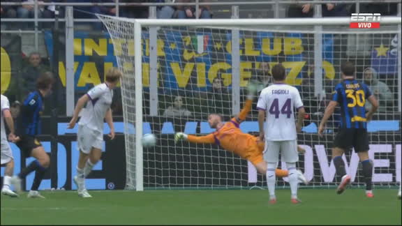 Impactante salvada de De Gea ante Esposito en la Serie A