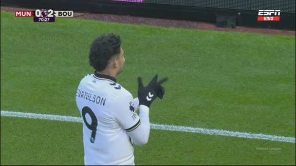 De no creer: Manchester United falló en defensa y Evanilson liquidó el encuentro