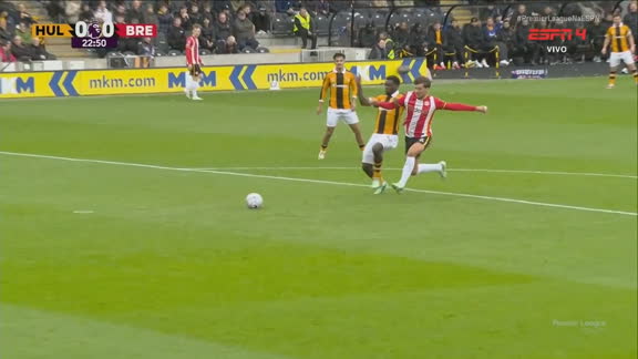 Time de Igor Thiago, Brentford comete pênalti bizarro a favor do Hull; VEJA
