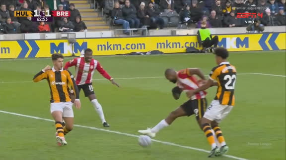 Gol do Brentford! Com assistência de Igor Thiago, Ouattara empata a partida contra o Hull City
