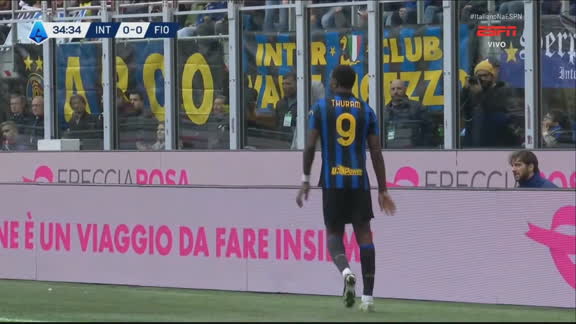 QUASE O GOL DA INTER DE MILÃO! Thuram balança o marcador da Fiorentina e bate rasteiro, mas De Gea desvia com o pé
