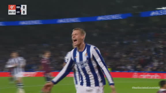 ¡Orri Óskarsson golpea primero y adelanta a la Real Sociedad!