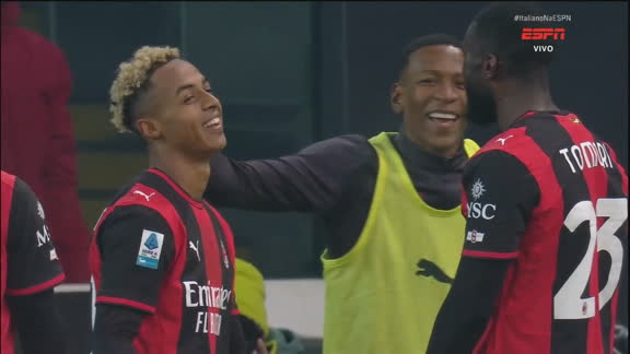 Gol do Milan! Hutchinson aproveita rebote na pequena área e amplia contra a Udinese; VEJA