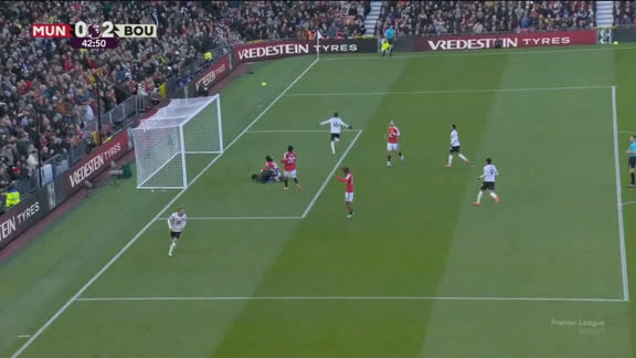 Gol do Bournemouth! Yoro perde a bola para Truffert, que cruza para Tavernier ampliar contra o United