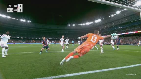 ¡Fenomenal Lunin! Manotazo del portero le niega el segundo al Barcelona