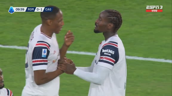 Nzola cambió penal por gol ante la Roma