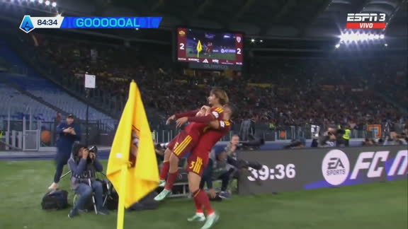 Cabezazo agónico de Mora para el 3-2 de la Roma