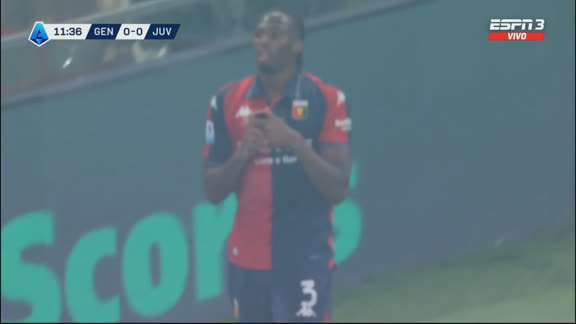 Ehizibue apareció por el segundo palo y abrió el marcador para Genoa