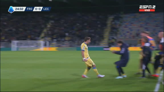 Cichela y un espectacular remate de primera para el 1-0 del Frosinone ante el Lecce