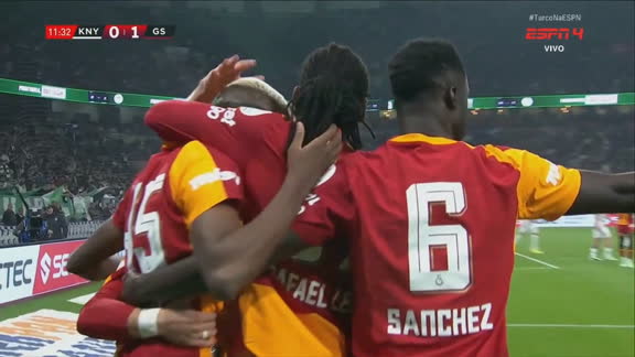 Gol com toque brasileiro! Gabriel Sara lança e Osimhem cabeceia para abrir o placar para o Galatasaray; VEJA