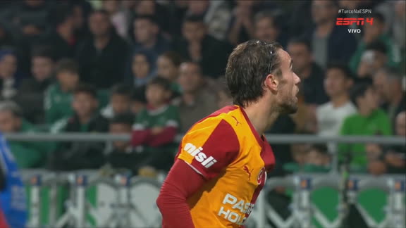 GOLAÇO DO GALATASARAY! Akgun acertou um foguete de fora da parea para ampliar contra o Konyaspor; VEJA