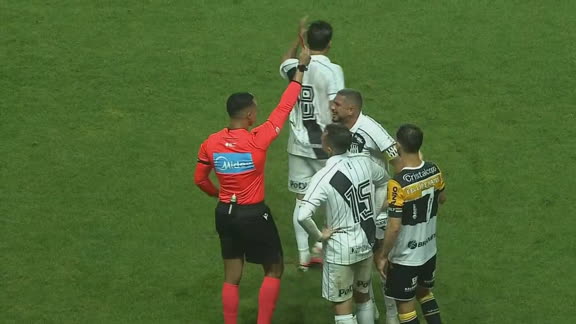Expulso! Danilo Barcelos dá pisão em Otero, e a ponte fica com um a menos; VEJA