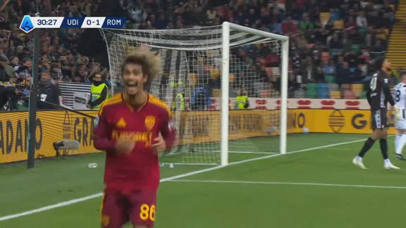 ¡Mora quedó de cara al gol! Puso el 2-0 contra Udinese