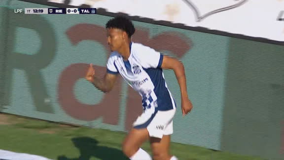 Con un cabezazo, Rick tuvo la más clara de Talleres frente a Riestra