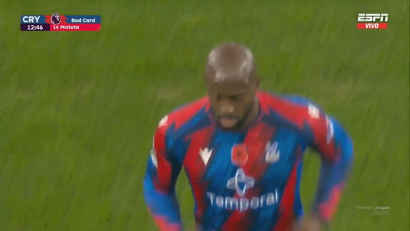 ¡A las duchas! Planchazo de Mateta y roja para el Crystal Palace antes de los 15 minutos
