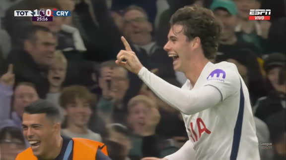 Gray ganó en las alturas y firmó el 1-0 ante el Crystal Palace