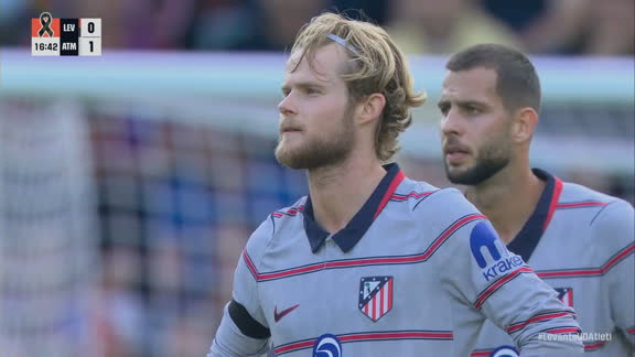 ¡El VAR anula el gol de Morten Hjulmand por fuera de juego!
