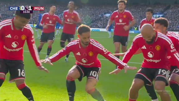 Gol do Matheus Cunha é anulado! Atacante do Manchester United desvia e comemora contra o Chelsea, mas VAR aponta impedimento