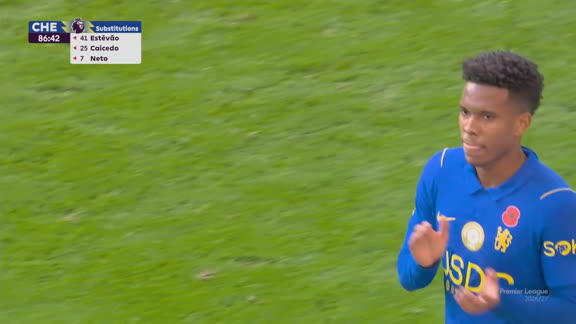 Estêvão é substituído no final do jogo entre Chelsea x United e é aplaudido por todo Stamford Bridge