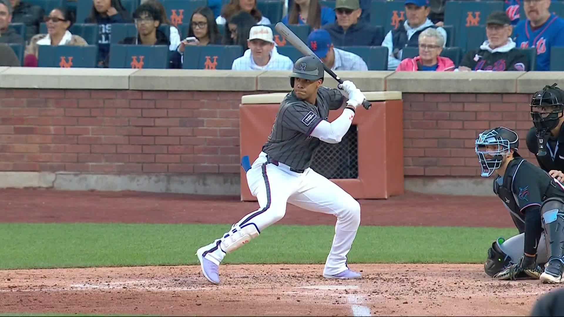 Juan Soto hits RBI single