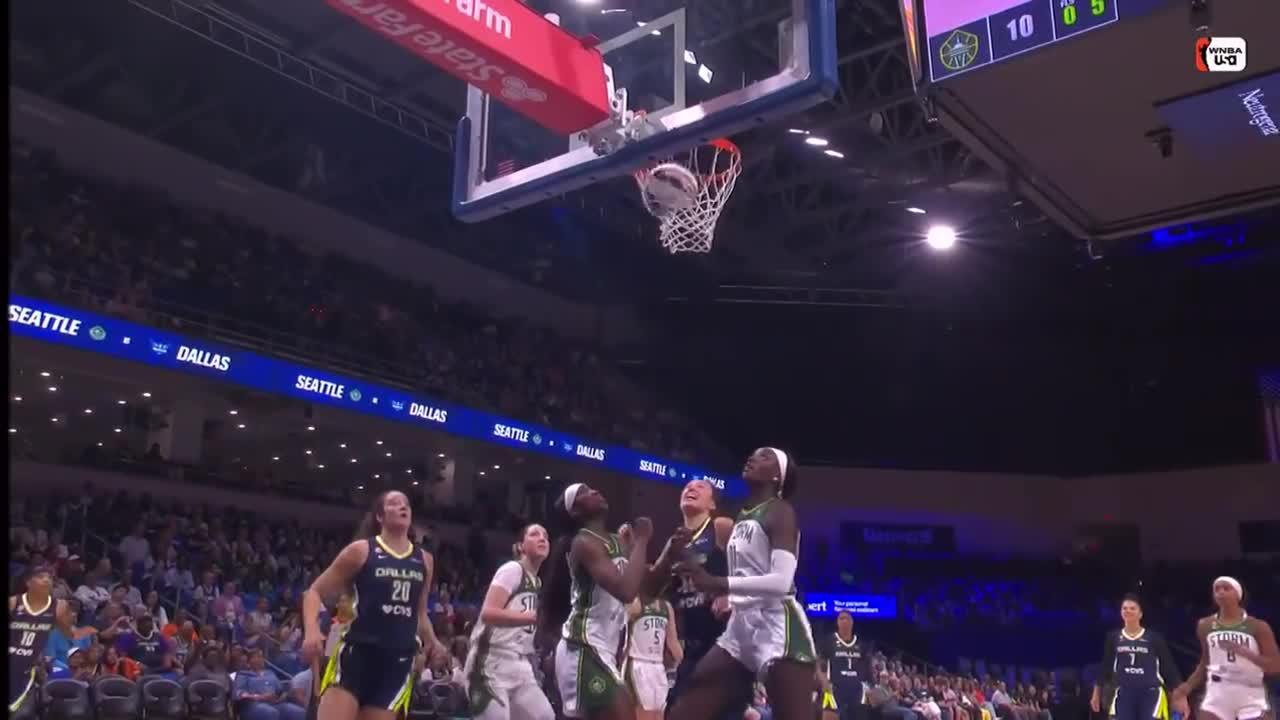 Jessica Shepard drains the shot