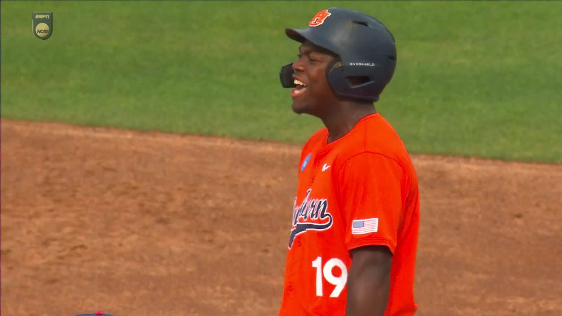 Auburn's electric base running results in 2 runs in the 4th inning