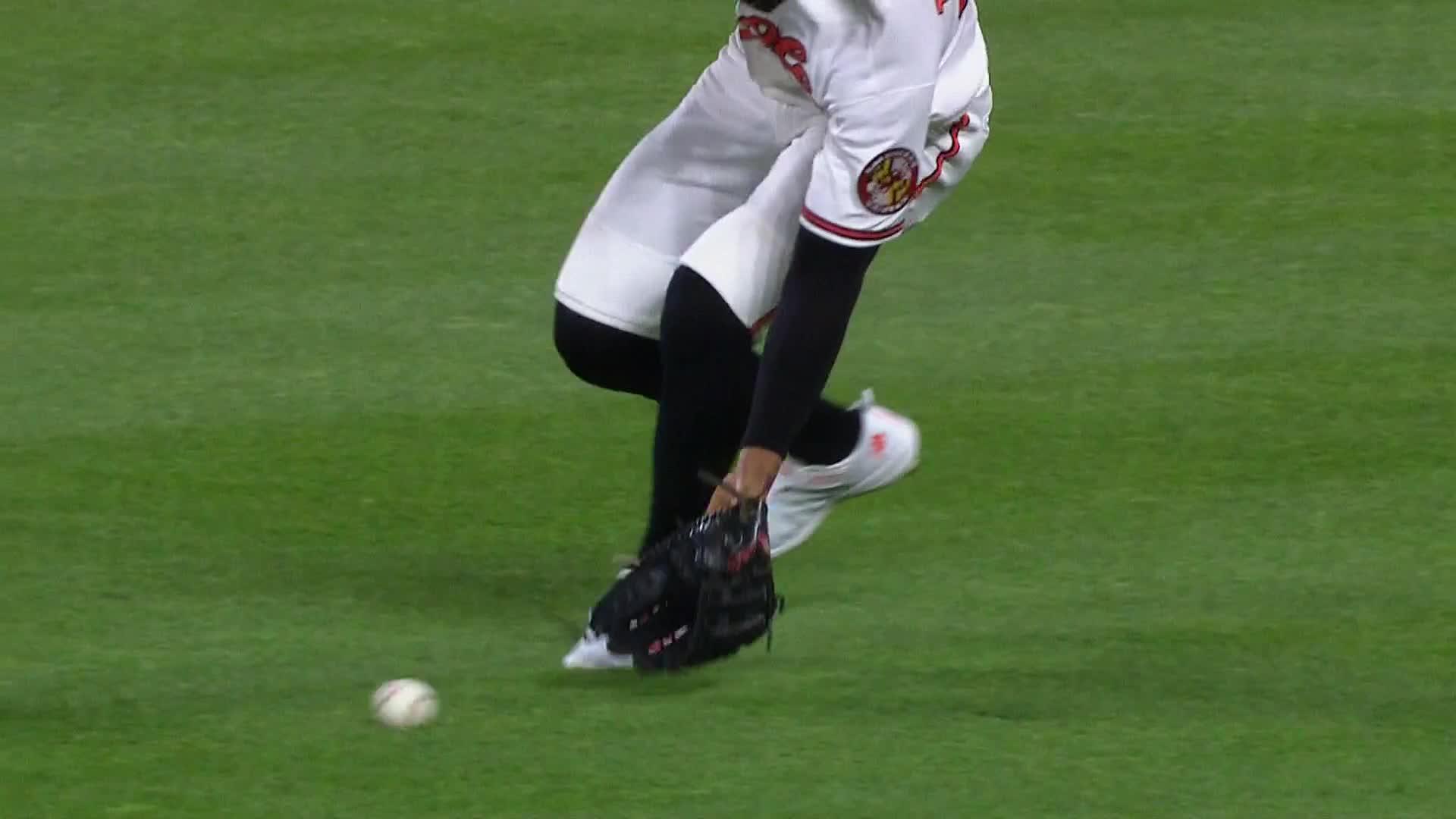 Randy Arozarena hits an RBI single