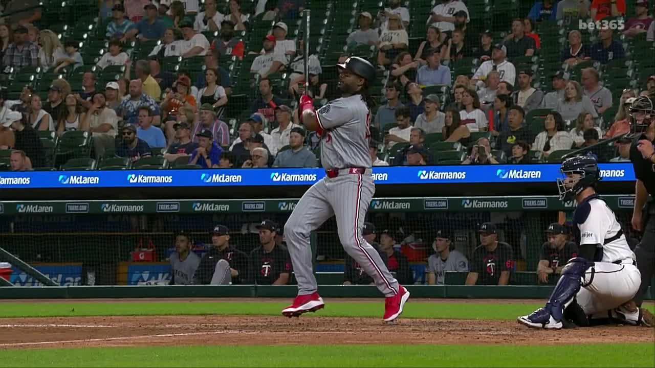 Josh Bell smashes a home run