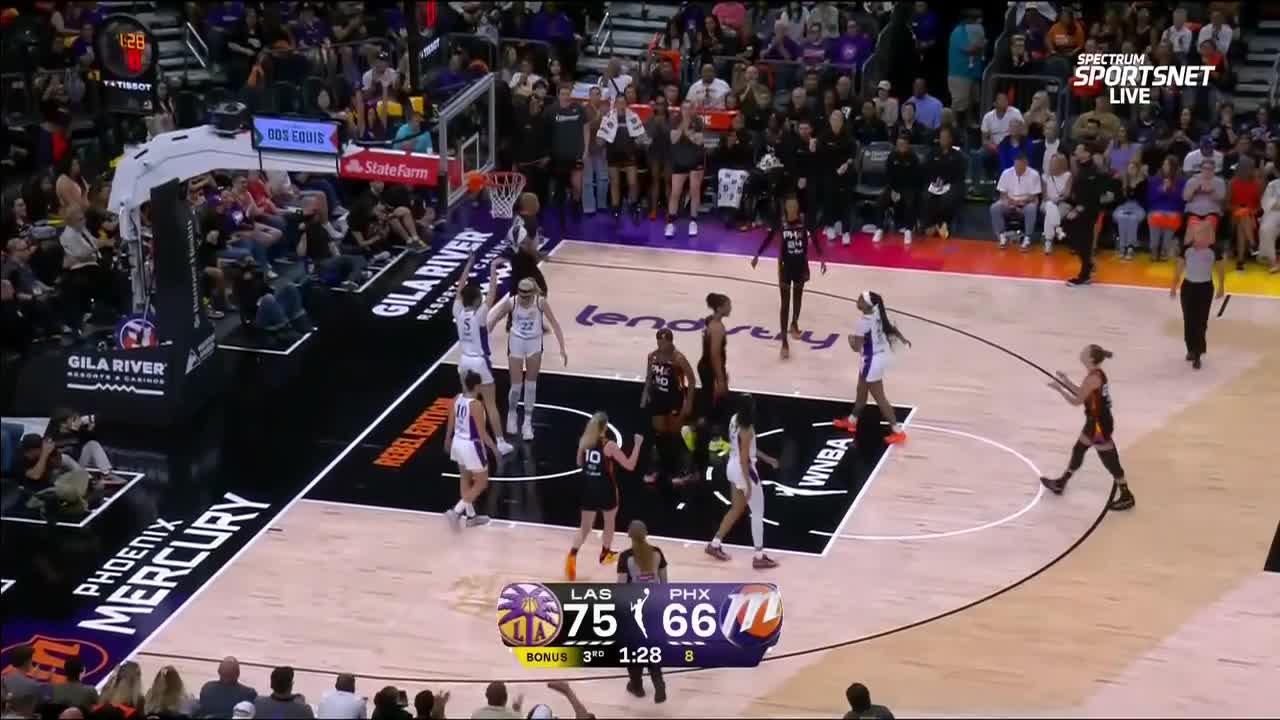 Alyssa Thomas hits the basket