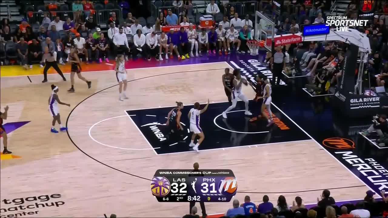 Jovana Nogic knocks down the shot