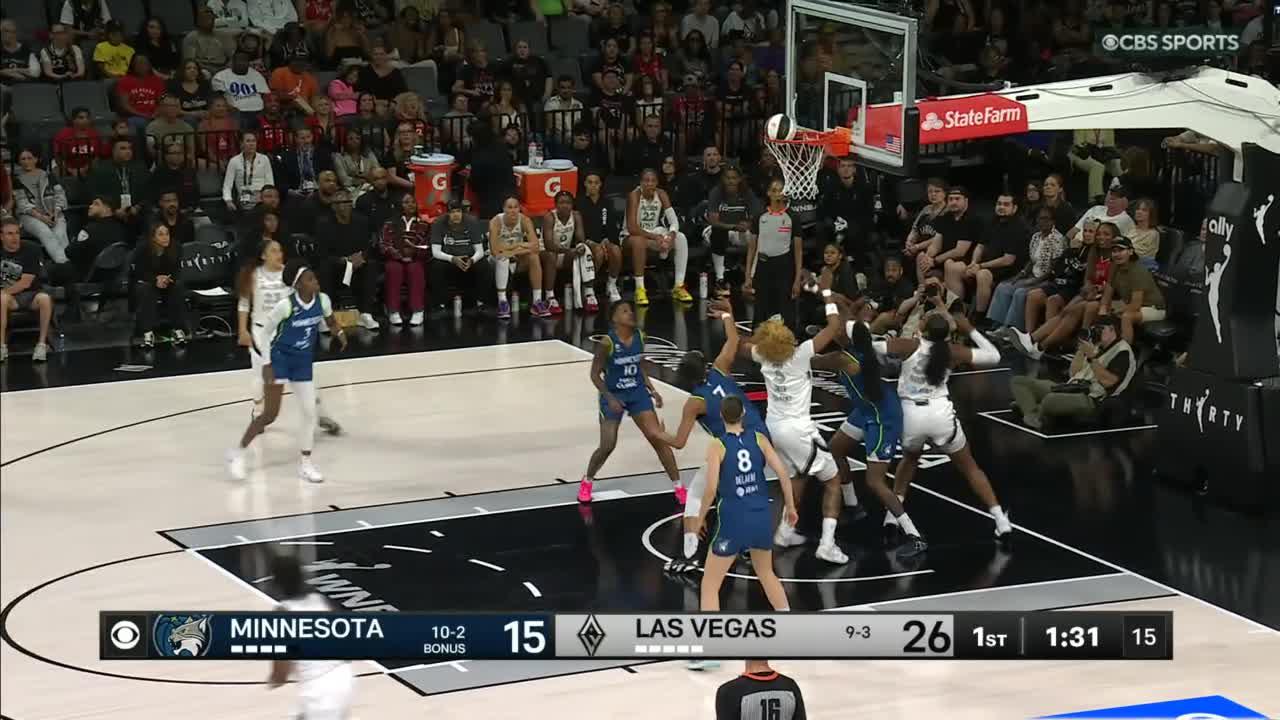 Chennedy Carter makes the bucket
